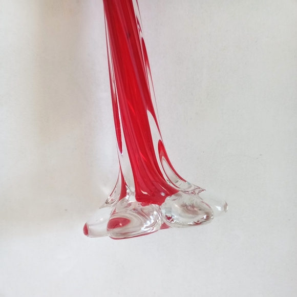 Red clear glass mid-century modern twisted stem vase - Picture 6 of 9